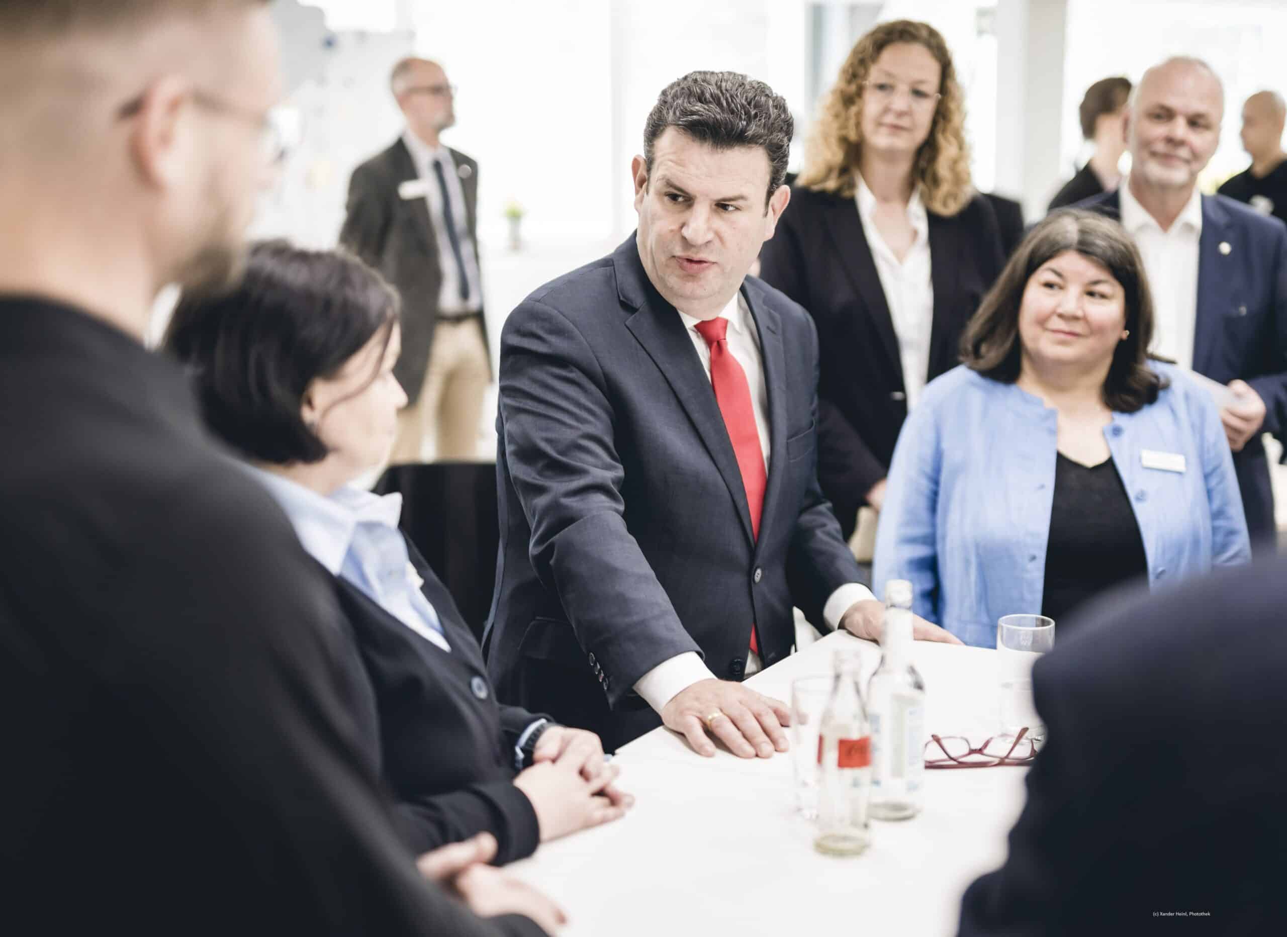 Bundesarbeitsminister Hubertus Heil (SPD) besucht das Jobcenter Kiel. Kiel, 16.05.2023.