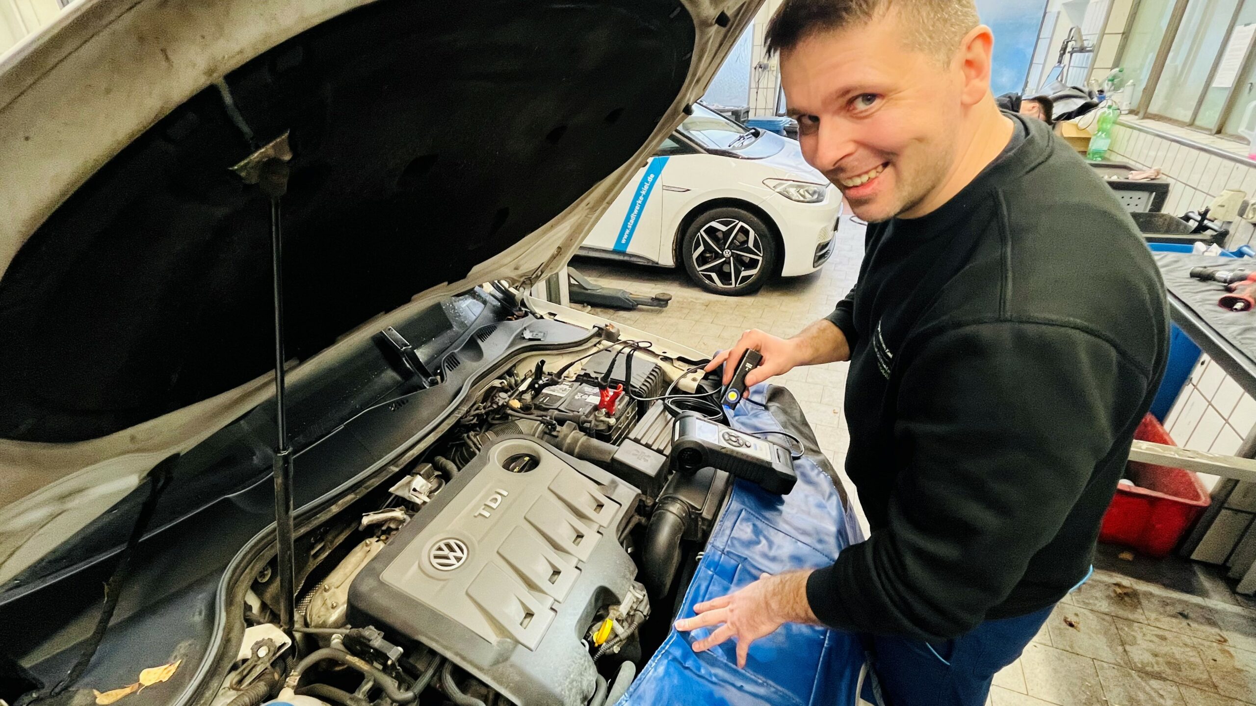 Featured image for “„Wenn ich an Autos schraube und mich weiterentwickeln kann, bin ich zufrieden“”